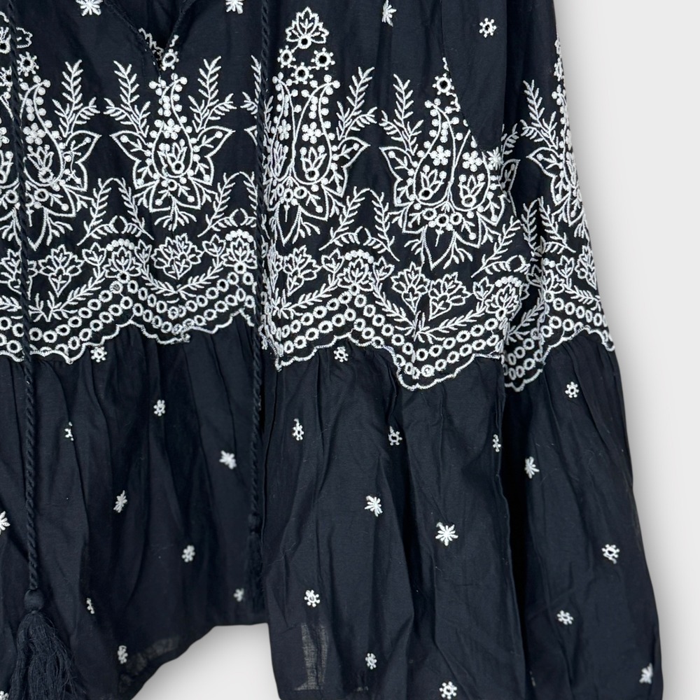 Jennifer &‎ Grace Embroidered Tassel Tie Blouse Black White Boho Peasant Top M - Picture 9 of 10